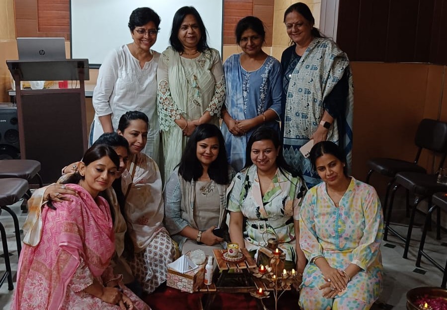 Aannchal Jain Garg with participants at a Mihika Sugandham workshop